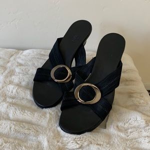 Munro Sandals. Size 8. Black elastic upper with Silver accent. 1 1/2” heel.